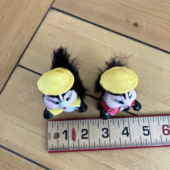 Skunk Ceramic Figurine Fur Tail Set of 2 Anthropomorphic Yellow Hats Vtg Japan - Picture 7 of 9